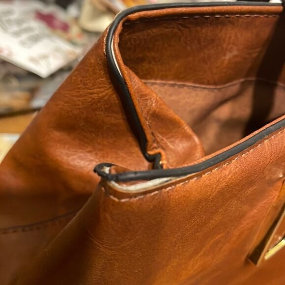 Bueno Brown Shoulder Bag Brown Faux Leather - Picture 13 of 16